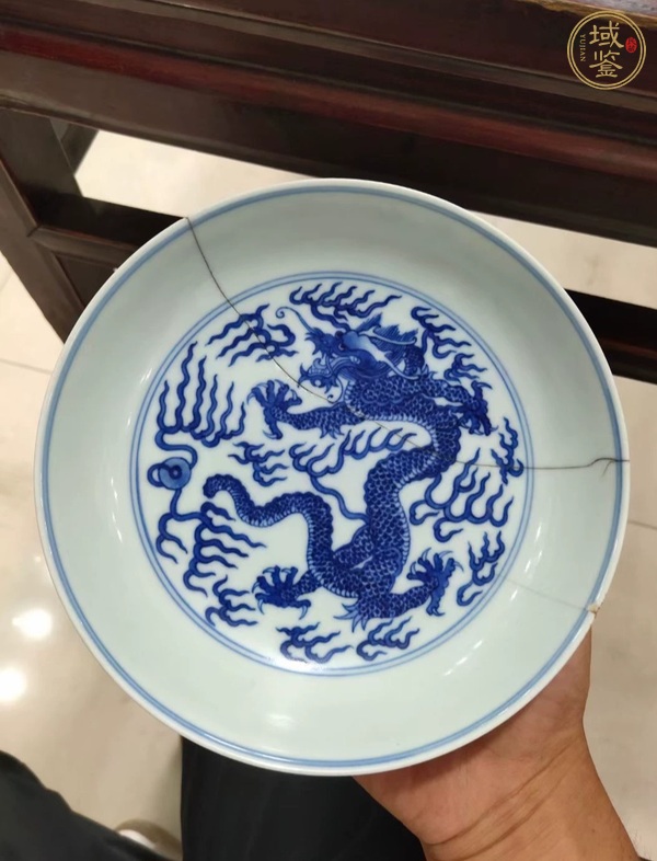 古玩陶瓷青花趕珠龍紋盤真品鑒賞圖