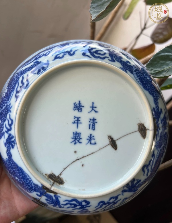 古玩陶瓷青花趕珠龍紋盤真品鑒賞圖