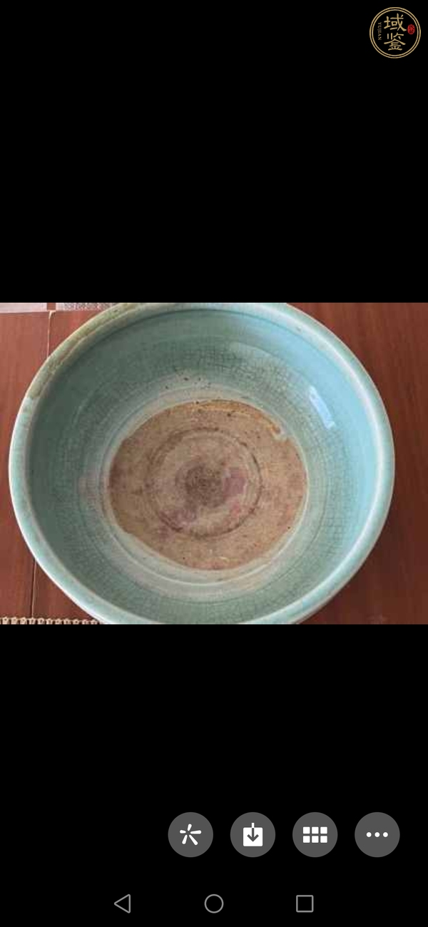 古玩陶瓷龍泉青瓷刻網格紋三足爐真品鑒賞圖