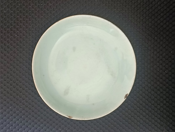 古玩陶瓷清中期豆青釉盤拍賣,當前價格300元