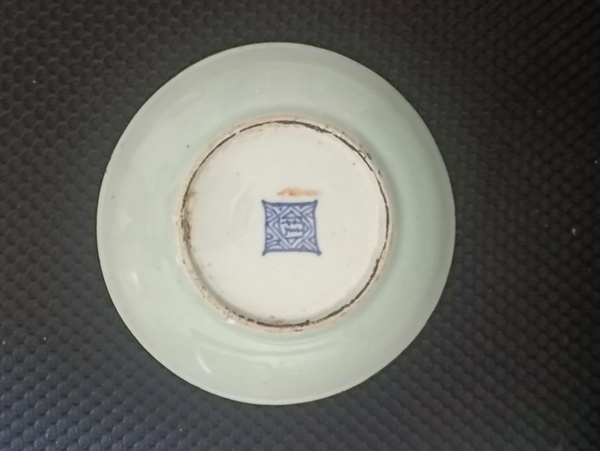 古玩陶瓷清中期豆青釉盤拍賣,當前價格300元