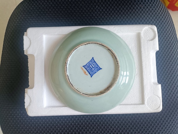 古玩陶瓷清中期豆青釉盤拍賣,當前價格300元