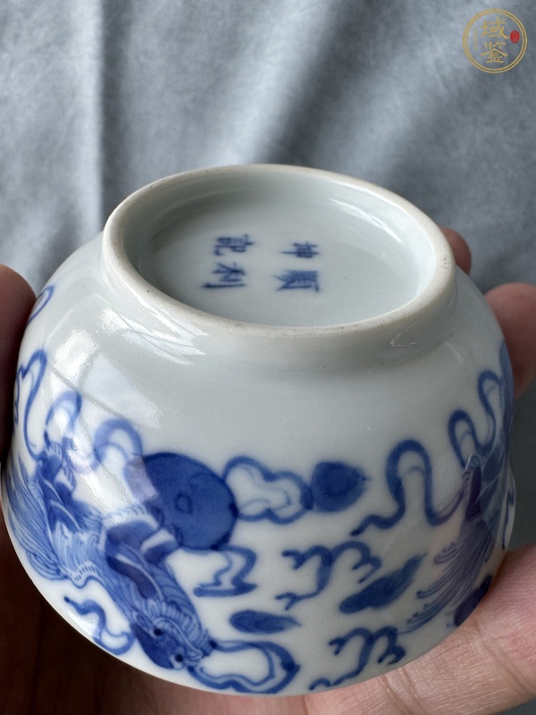 古玩陶瓷青花獅子繡球圖茶碗真品鑒賞圖