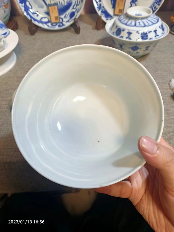 古玩陶瓷乾隆花卉紋青花蓋碗拍賣,當(dāng)前價(jià)格18888元