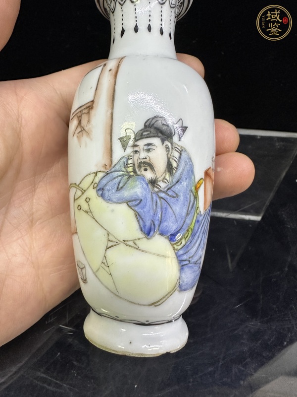 古玩陶瓷粉彩人物小瓶真品鑒賞圖