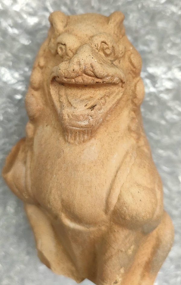 古玩陶瓷唐宋陶制坐獅拍賣(mài)，當(dāng)前價(jià)格500元