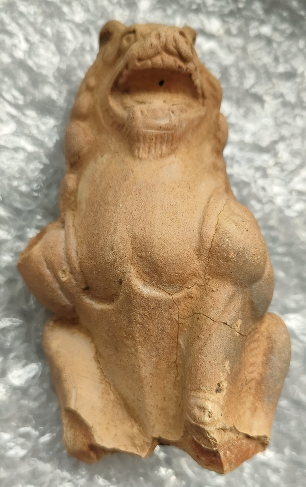 古玩陶瓷唐宋陶制坐獅拍賣(mài)，當(dāng)前價(jià)格500元