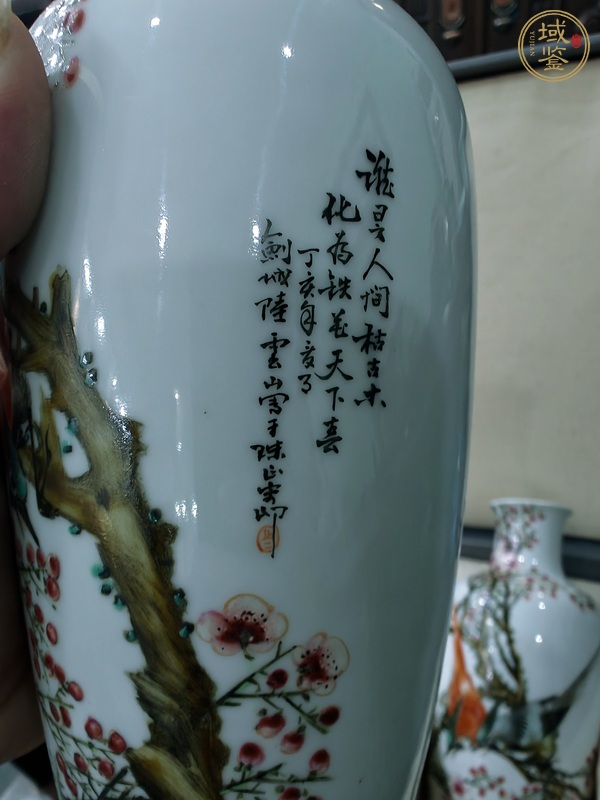 古玩陶瓷粉彩花鳥紋觀音瓶真品鑒賞圖