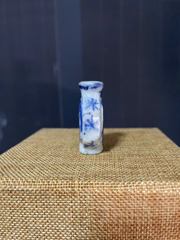古玩陶瓷晚清八卦圖青花鼻煙壺拍賣,當前價格188元