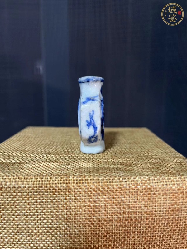 古玩陶瓷八卦圖青花鼻煙壺真品鑒賞圖