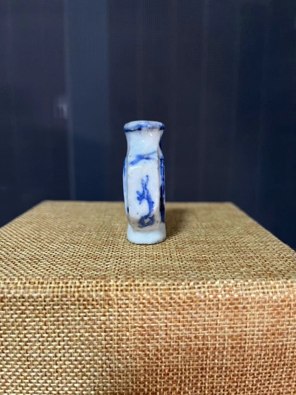 古玩陶瓷晚清八卦圖青花鼻煙壺拍賣,當前價格188元