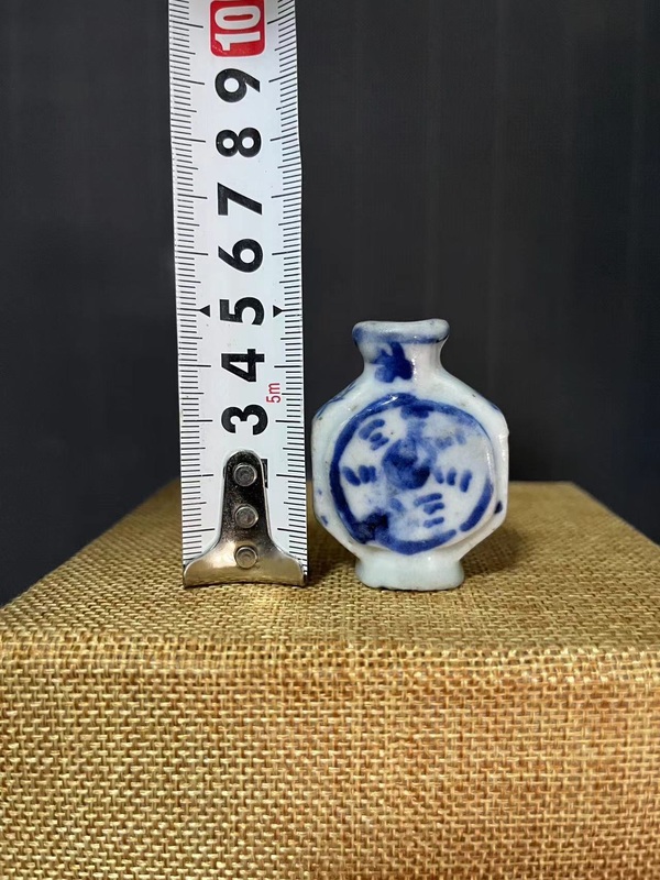 古玩陶瓷晚清八卦圖青花鼻煙壺拍賣,當前價格188元