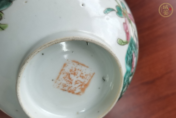 古玩陶瓷粉彩蝶戀花茶碗真品鑒賞圖