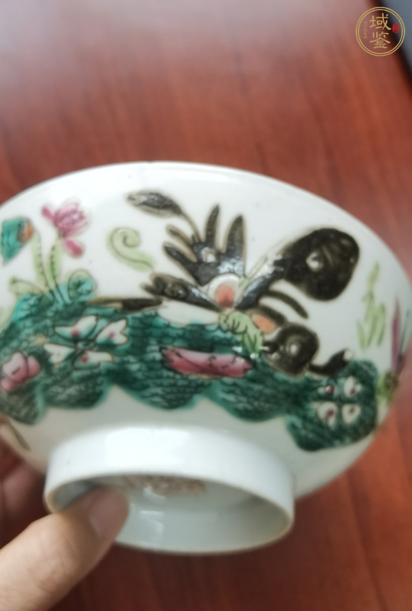 古玩陶瓷粉彩蝶戀花茶碗真品鑒賞圖