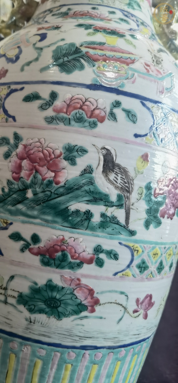 古玩陶瓷粉彩博古花鳥雙耳瓶真品鑒賞圖