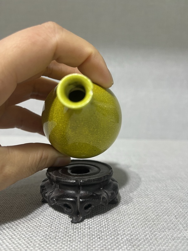 古玩陶瓷黃釉瓶拍賣,當前價格2800元