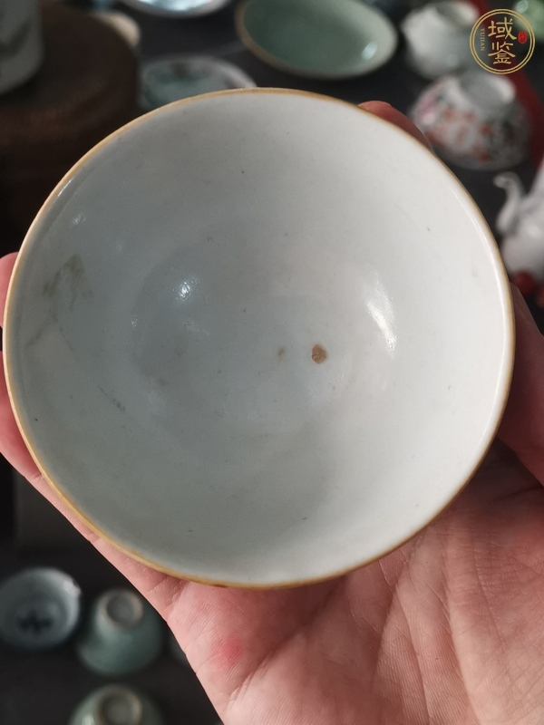 古玩陶瓷藍(lán)地軋道粉彩皮球花紋茶圓真品鑒賞圖