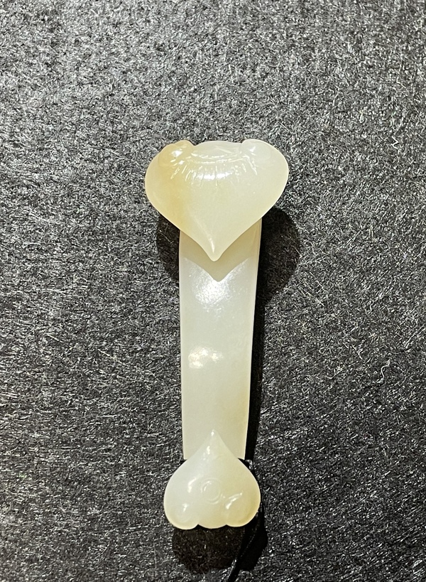 古玩玉器新疆且末和田玉如意拍賣(mài)，當(dāng)前價(jià)格3500元