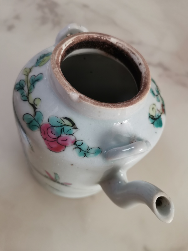 古玩陶瓷粉彩人物故事紋茶壺拍賣,當前價格1800元