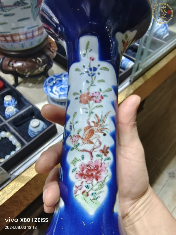 古玩陶瓷霽藍釉開窗粉彩錦雞紋花觚真品鑒賞圖