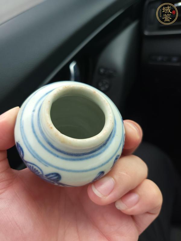 古玩陶瓷花卉紋青花罐真品鑒賞圖