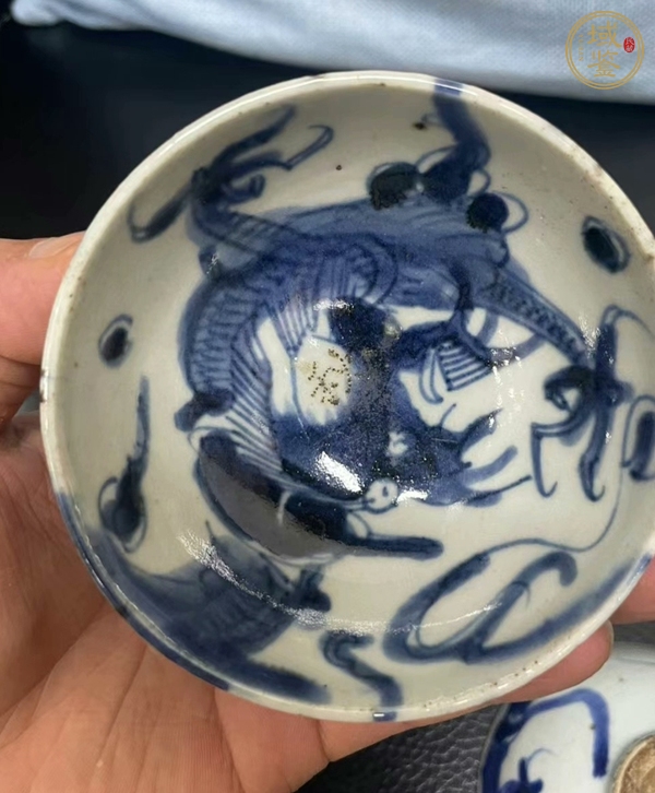 古玩陶瓷青花過(guò)墻龍紋茶圓真品鑒賞圖