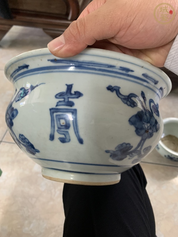 古玩陶瓷青花花間壽字紋香爐真品鑒賞圖