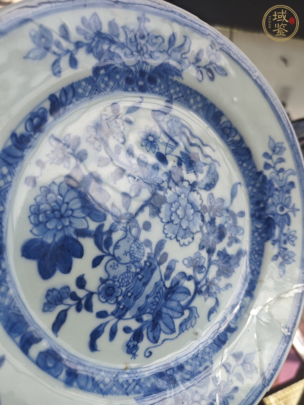 古玩陶瓷花卉紋青花盤真品鑒賞圖
