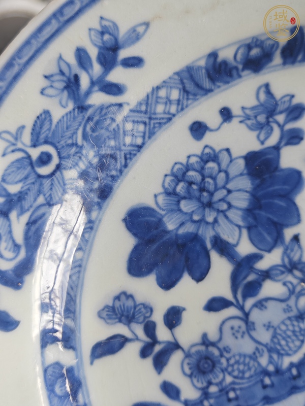 古玩陶瓷花卉紋青花盤真品鑒賞圖