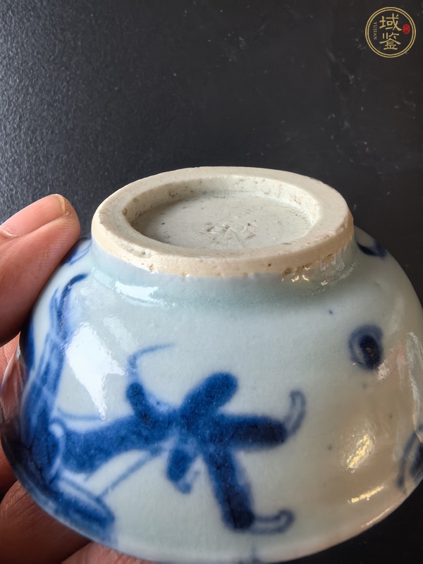 古玩陶瓷青花過墻龍紋茶碗真品鑒賞圖