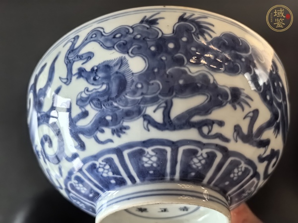 古玩陶瓷青花夔龍紋茶碗真品鑒賞圖