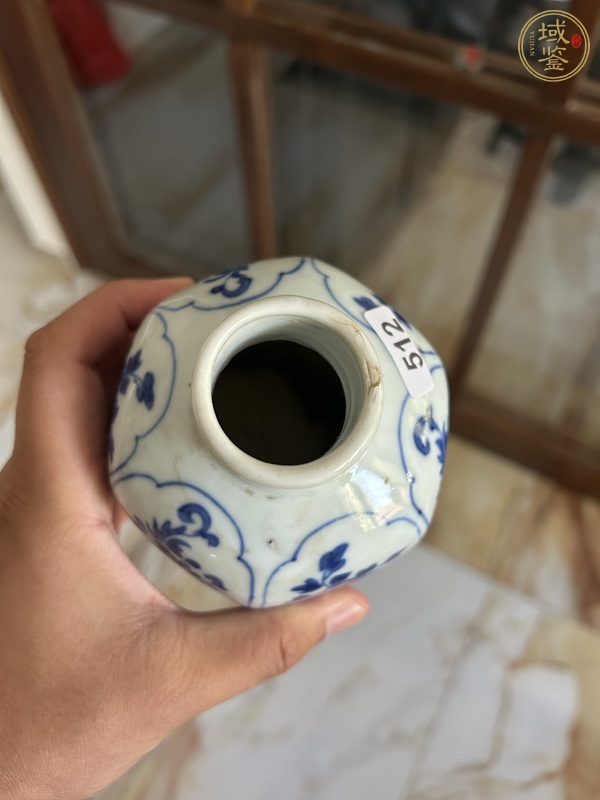 古玩陶瓷青花花卉紋罐真品鑒賞圖