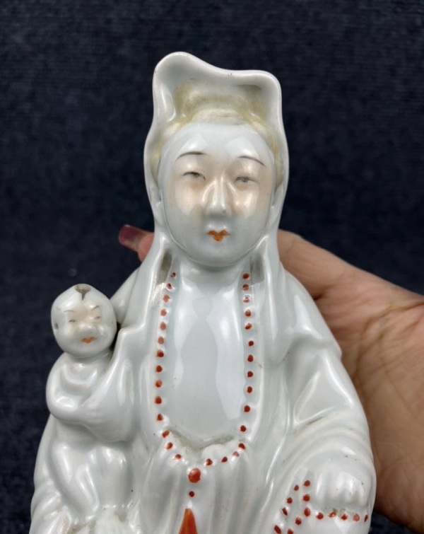 古玩陶瓷粉彩送子觀音拍賣(mài),當(dāng)前價(jià)格1999元