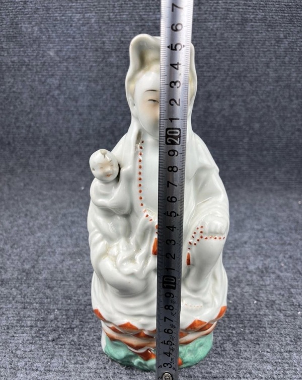 古玩陶瓷粉彩送子觀音拍賣(mài),當(dāng)前價(jià)格1999元