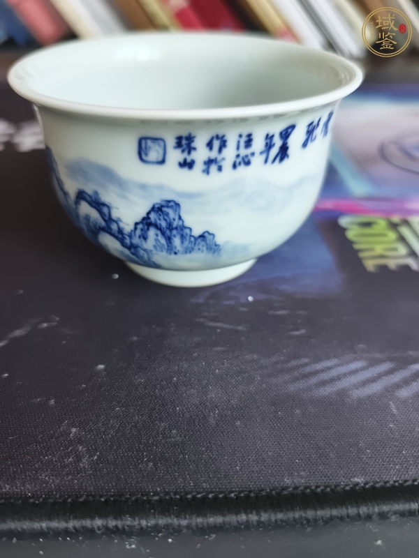 古玩陶瓷青花山水紋壓手杯真品鑒賞圖