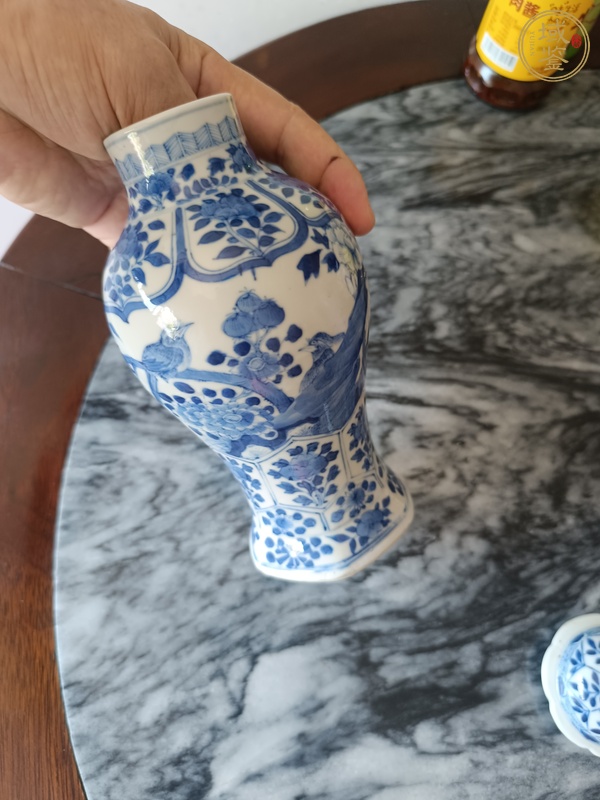 古玩陶瓷花鳥紋青花蓋瓶真品鑒賞圖