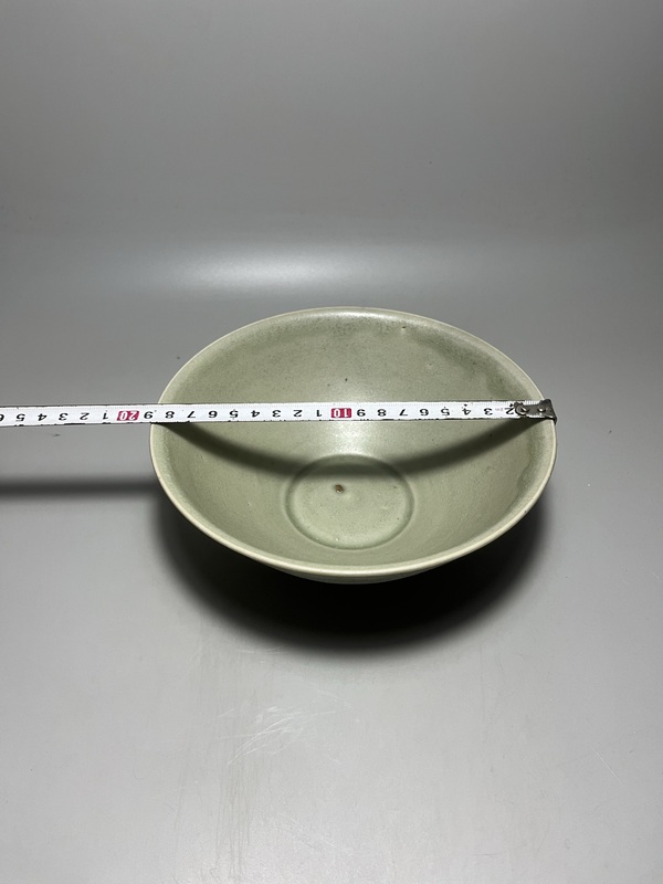 古玩陶瓷北宋龍泉青釉撇口大碗（館藏級(jí)精品）拍賣，當(dāng)前價(jià)格6800元