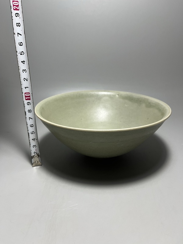 古玩陶瓷北宋龍泉青釉撇口大碗（館藏級(jí)精品）拍賣，當(dāng)前價(jià)格6800元