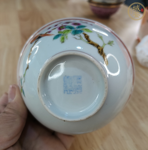 古玩陶瓷粉彩花鳥花卉紋碗真品鑒賞圖