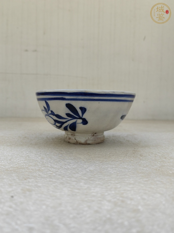 古玩陶瓷青花花卉紋茶碗真品鑒賞圖