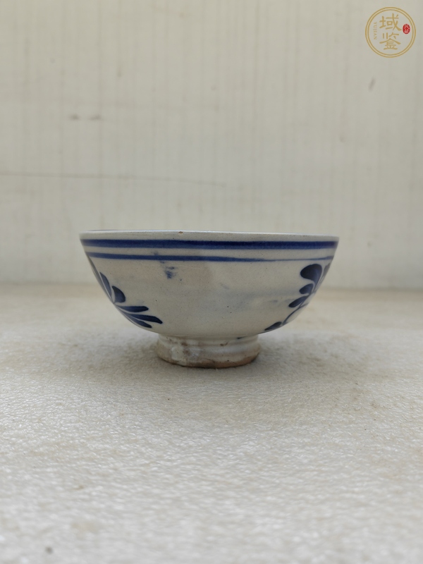 古玩陶瓷青花花卉紋茶碗真品鑒賞圖