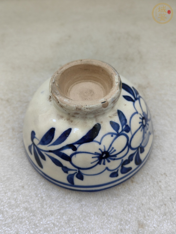 古玩陶瓷青花花卉紋茶碗真品鑒賞圖