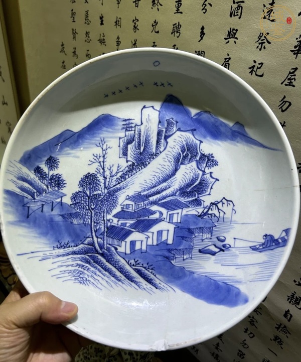 古玩陶瓷山水紋青花盤真品鑒賞圖