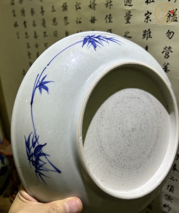 古玩陶瓷山水紋青花盤真品鑒賞圖