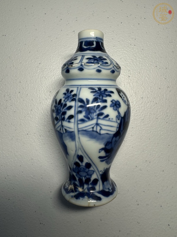 古玩陶瓷玉字款仕女花卉紋青花瓶真品鑒賞圖