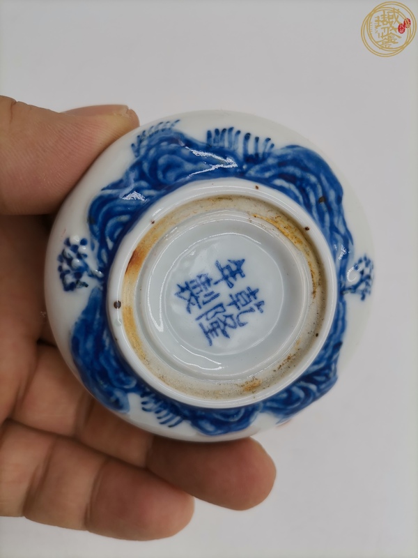 古玩陶瓷淺浮雕龍紋蓋盒真品鑒賞圖