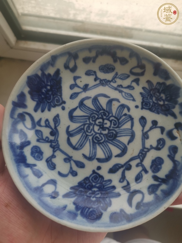 古玩陶瓷花卉紋青花盤真品鑒賞圖