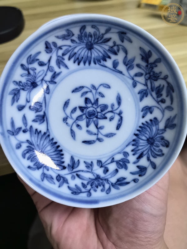 古玩陶瓷青花纏枝花卉真品鑒賞圖