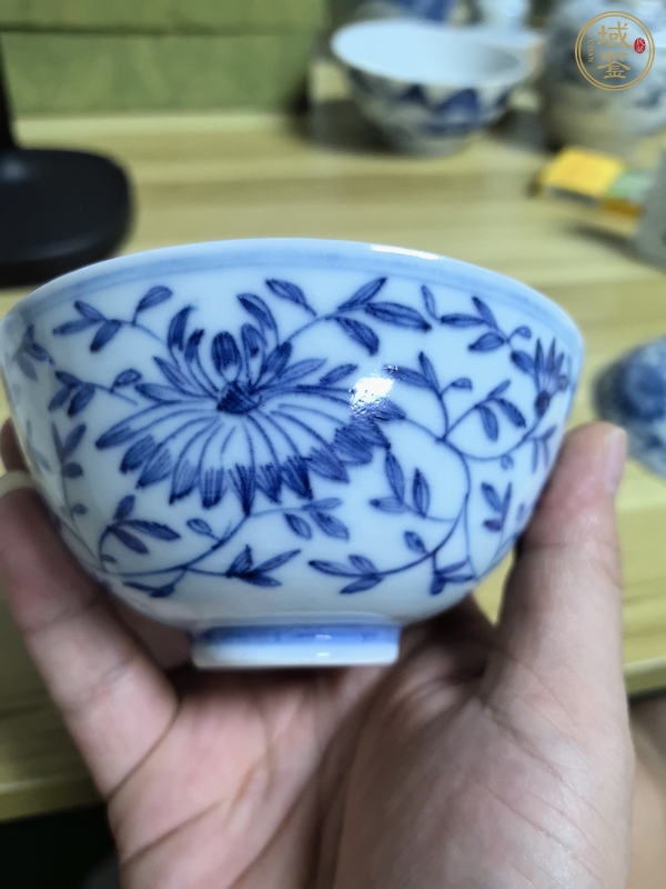 古玩陶瓷青花纏枝花卉真品鑒賞圖