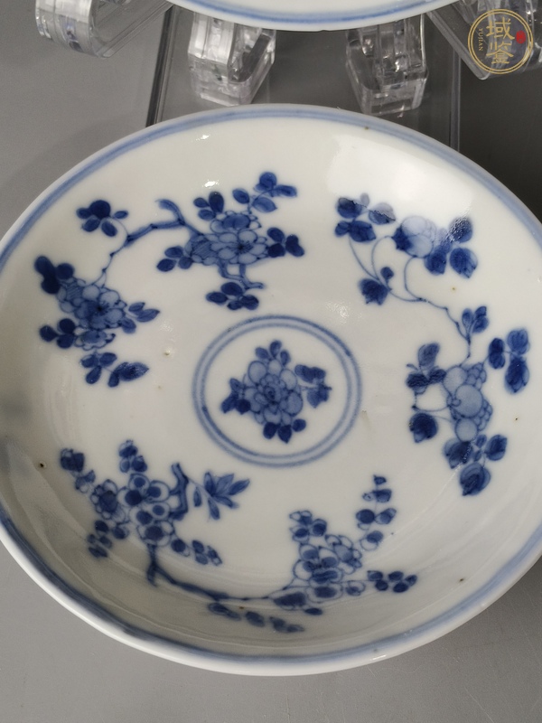 古玩陶瓷花卉紋青花盤真品鑒賞圖